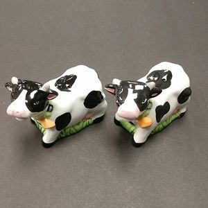 Cow salt and pepper shakers